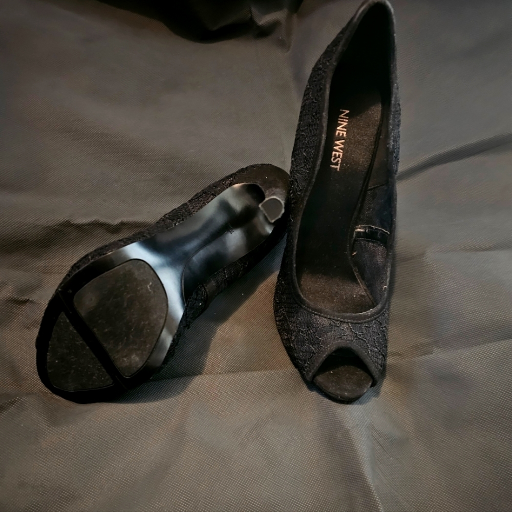 Nine West size 10M 5.5" heels, color: Black